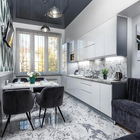 Levia Apartment-With 2 Bedrooms In The Old Town Львов Экстерьер фото