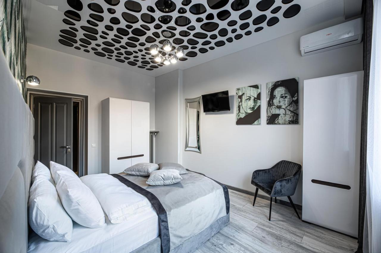 Levia Apartment-With 2 Bedrooms In The Old Town Львов Экстерьер фото